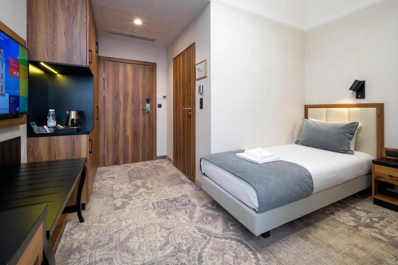 Sky Hotel Krakov 4*,
